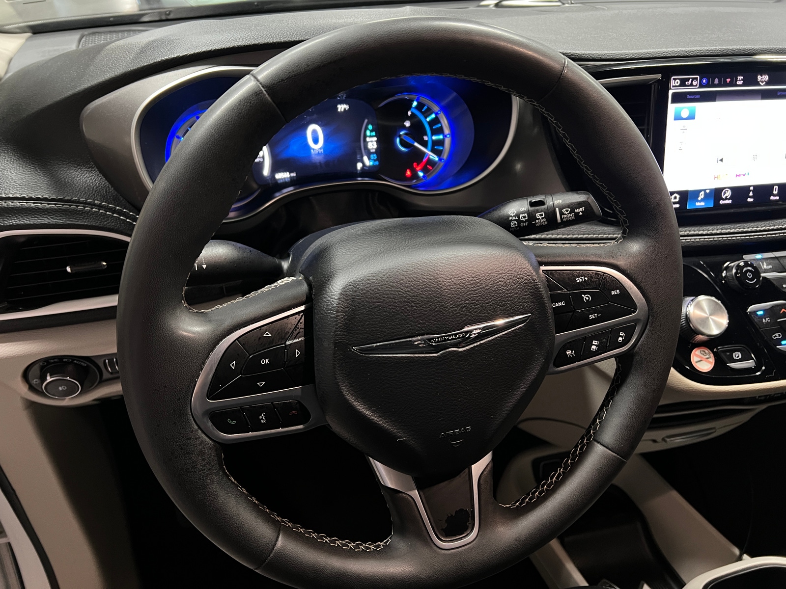 Thumbnail: 2024 Chrysler Pacifica - 4