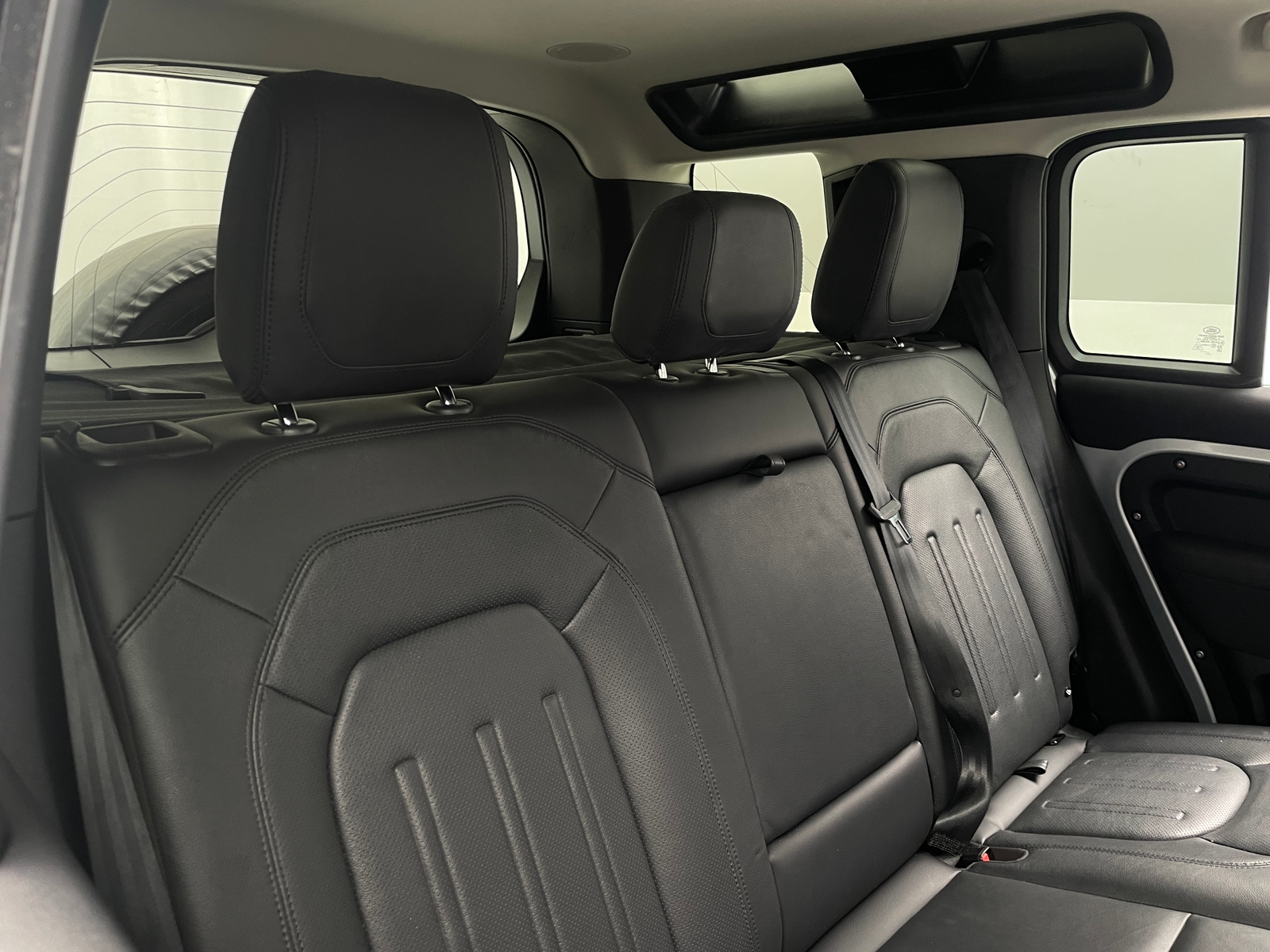Thumbnail: 2022 Land Rover Defender - 5