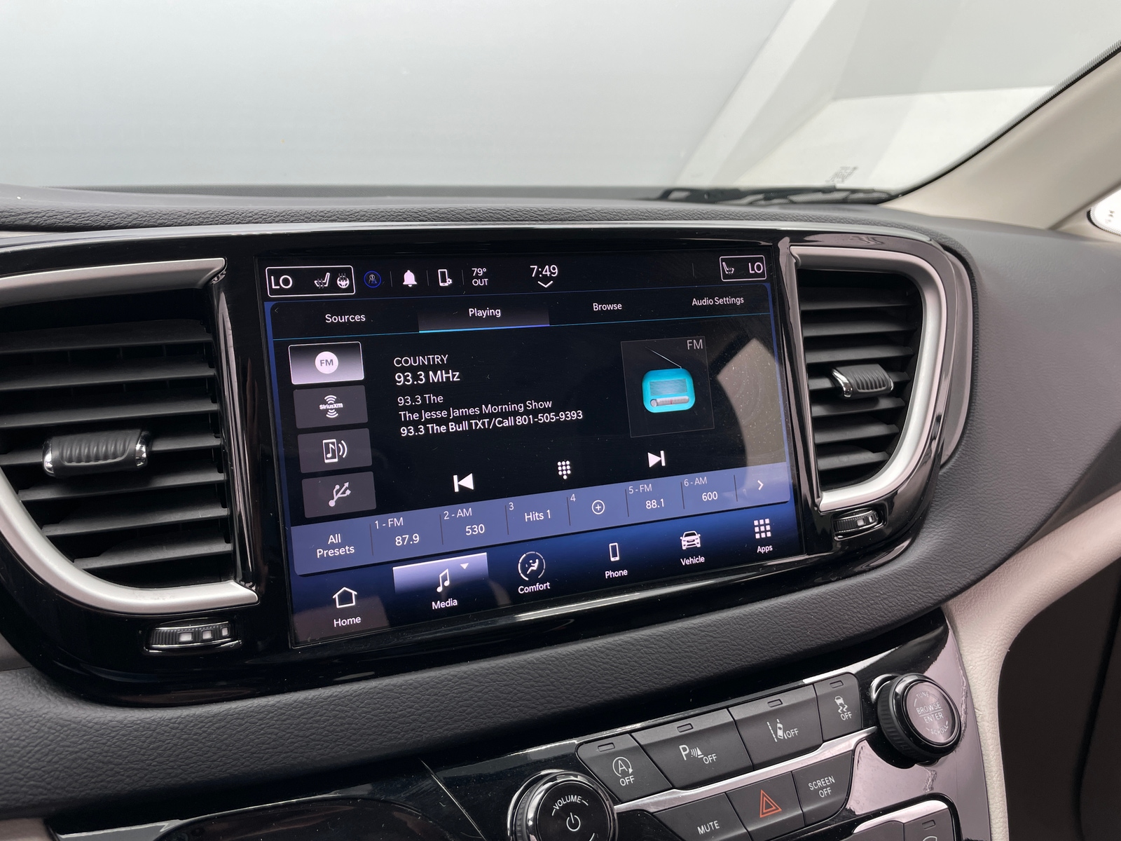 Thumbnail: 2024 Chrysler Pacifica - 3