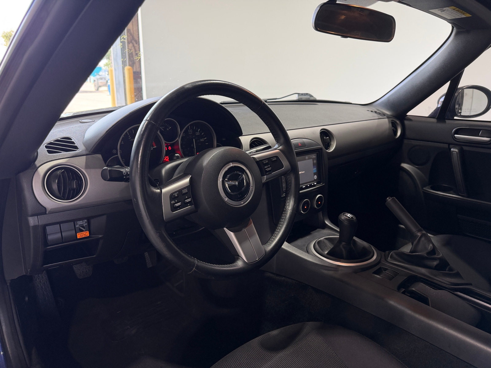 Thumbnail: 2010 Mazda MX-5 Miata - 3