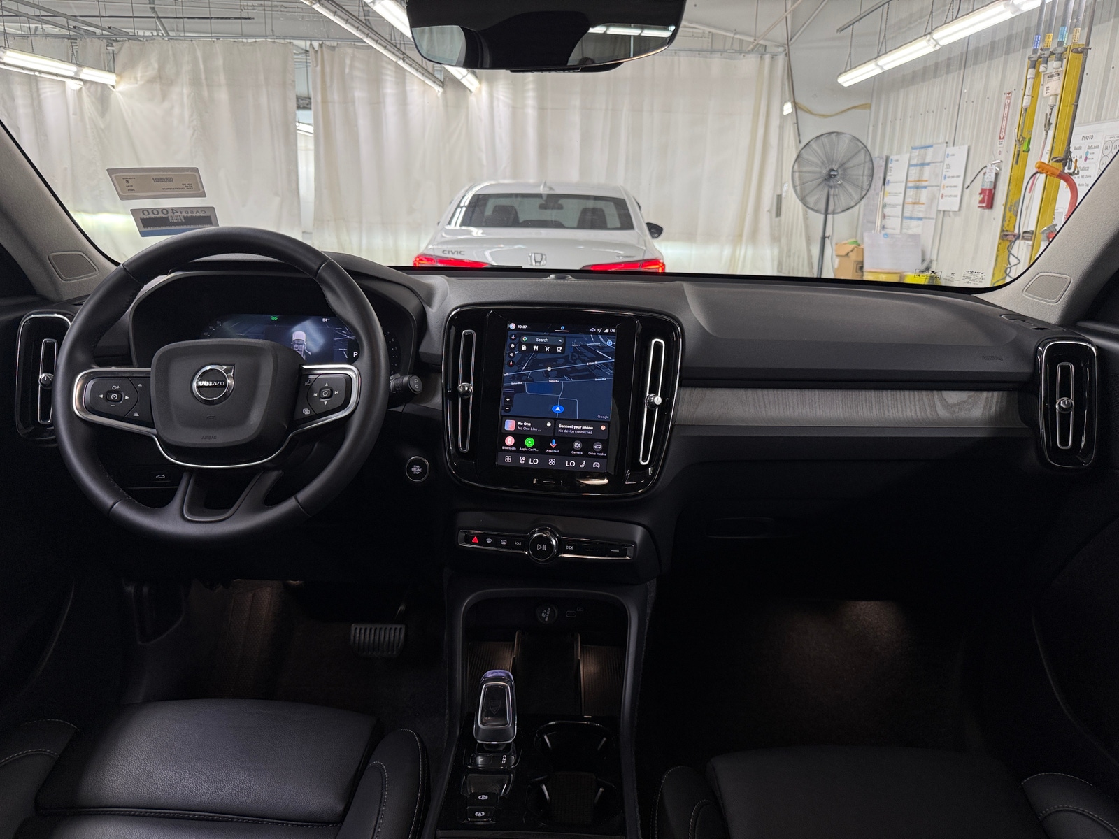 Thumbnail: 2026 Volvo XC40 - 3