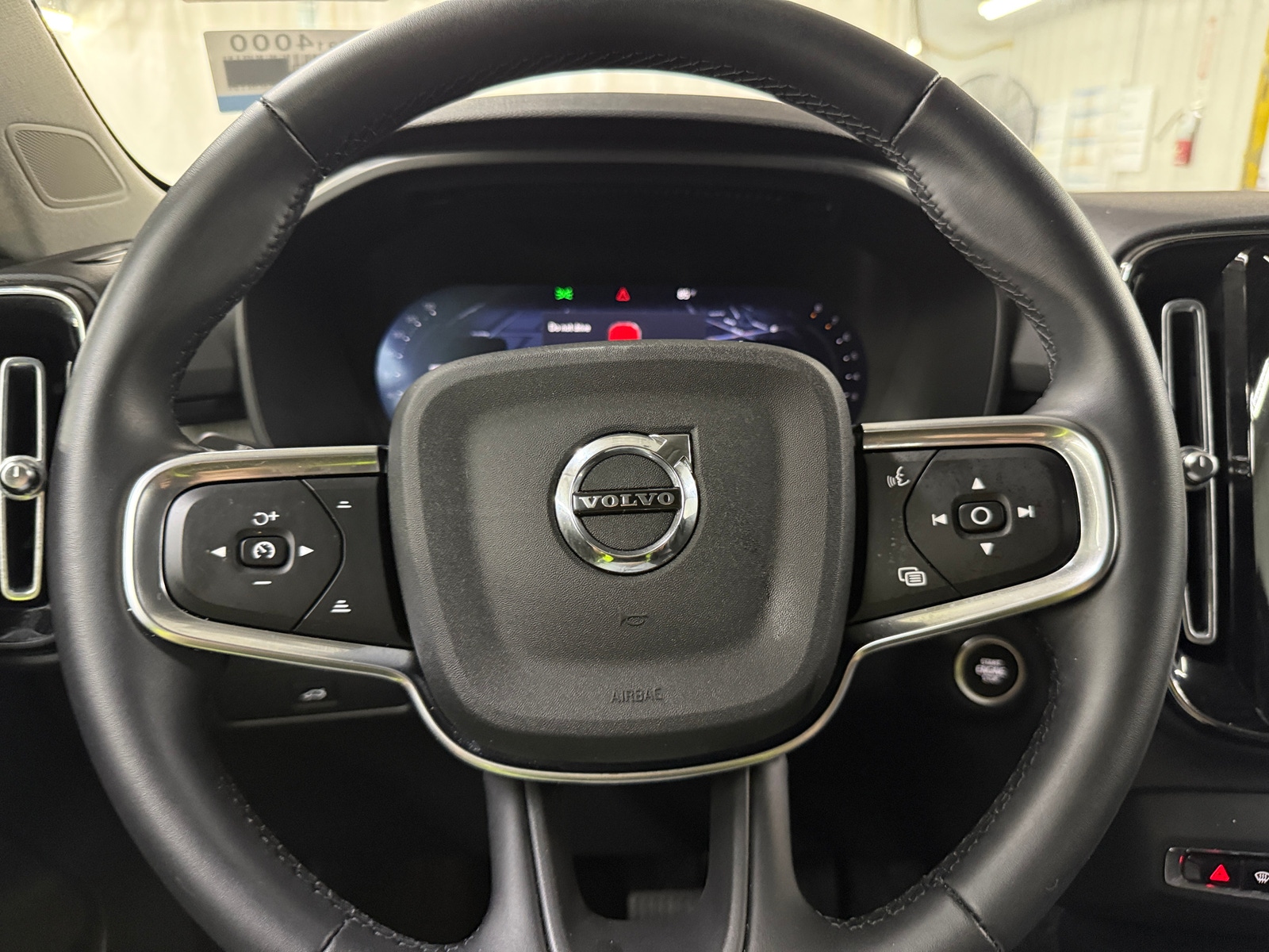 Thumbnail: 2026 Volvo XC40 - 5