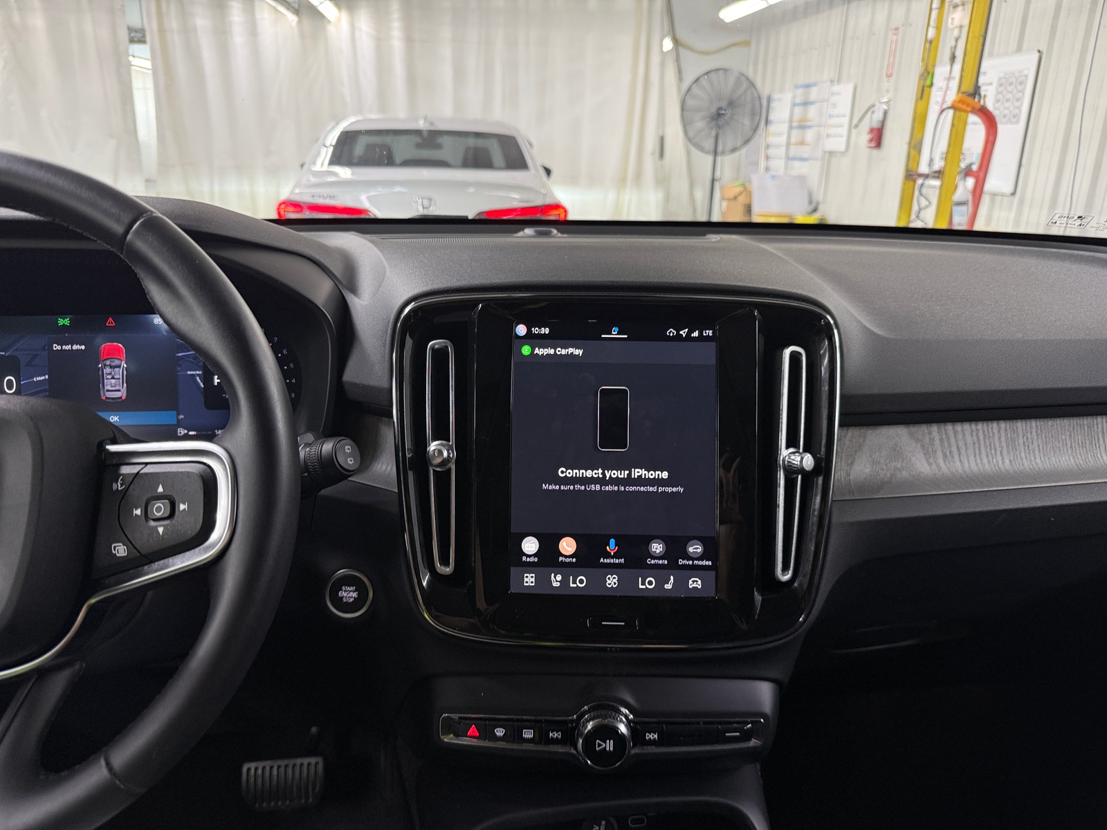 Thumbnail: 2026 Volvo XC40 - 4