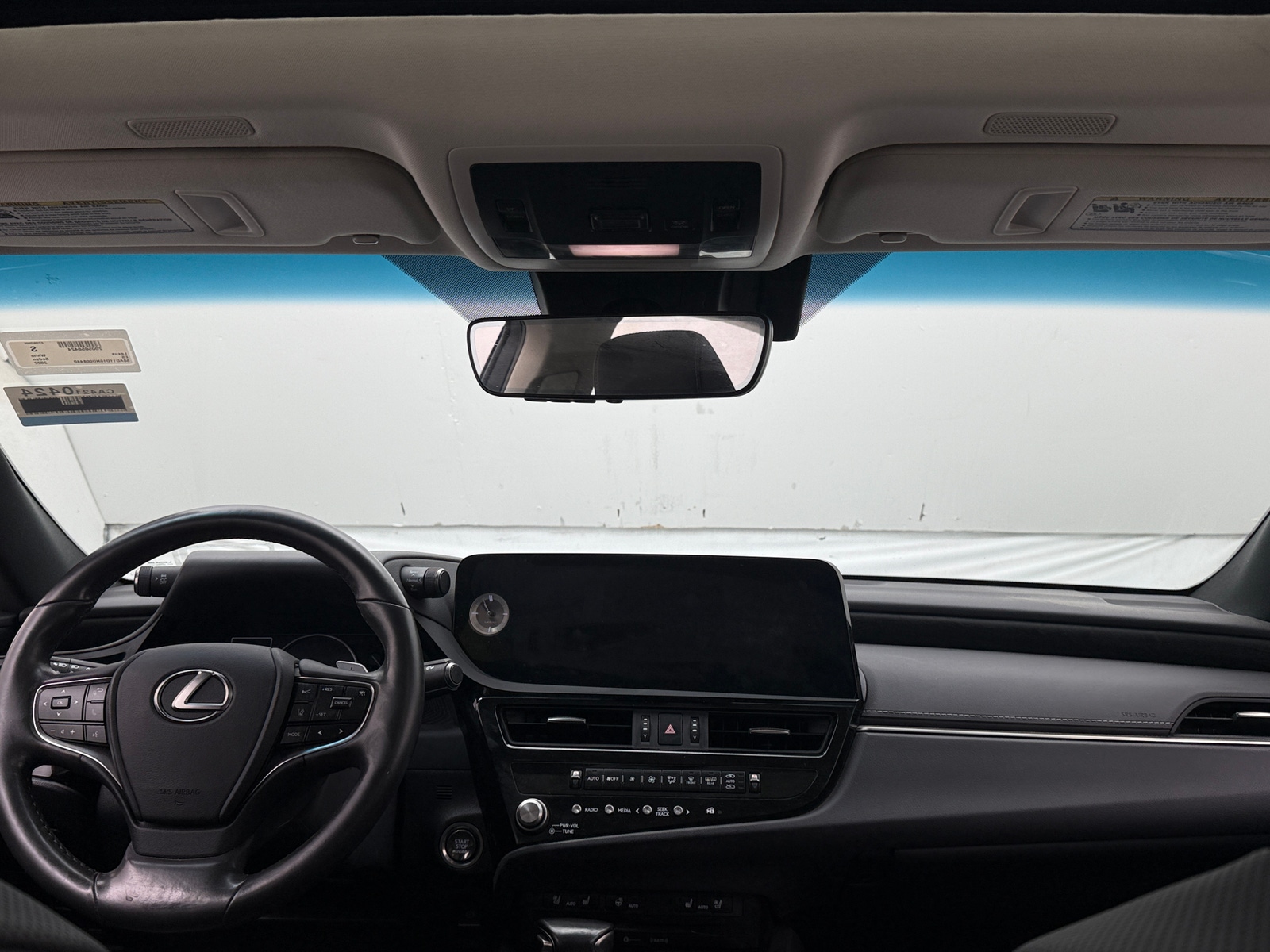 Thumbnail: 2022 Lexus ES - 2