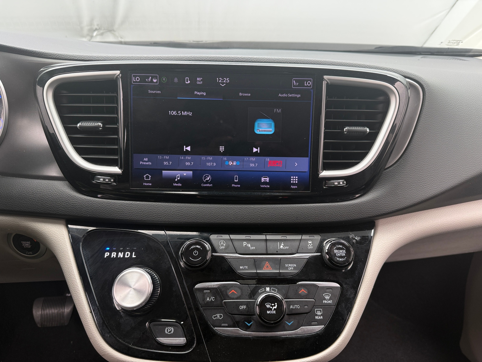 Thumbnail: 2024 Chrysler Pacifica - 3