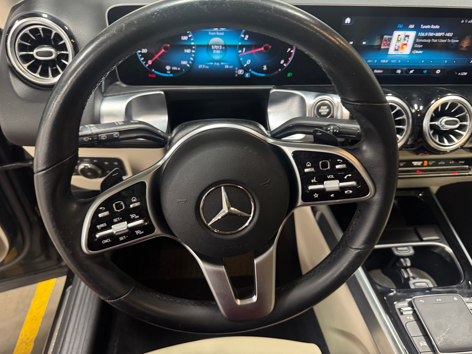 Thumbnail: 2021 Mercedes-Benz GLB - 4