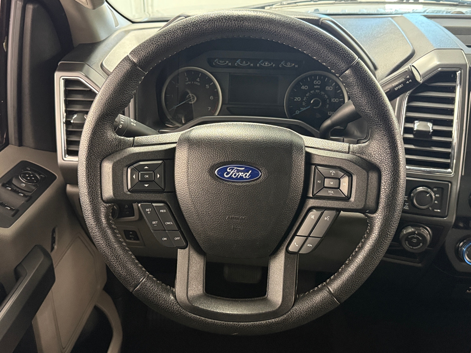 Thumbnail: 2016 Ford Econoline - 5