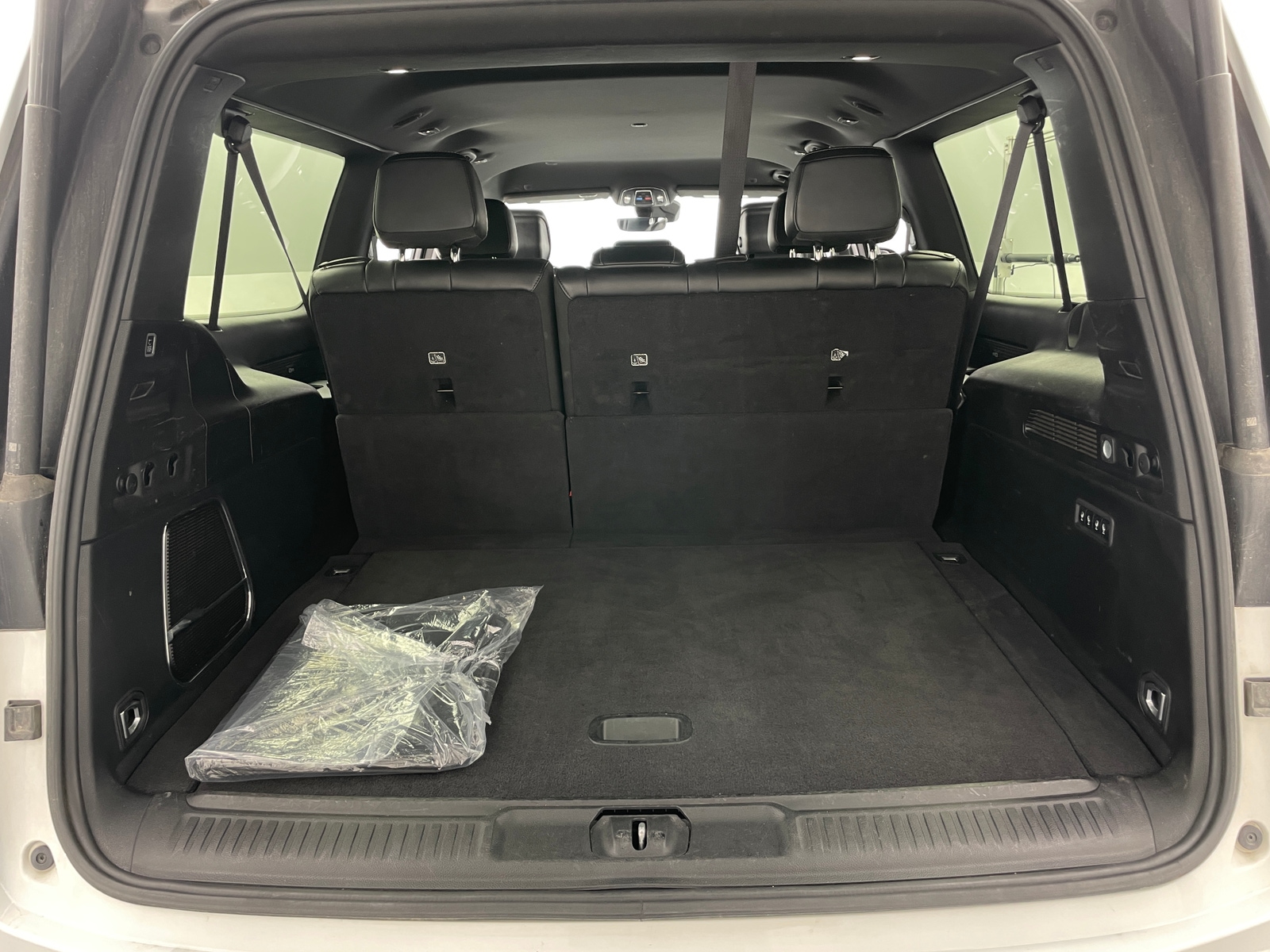 Thumbnail: 2023 Jeep Wagoneer - 6