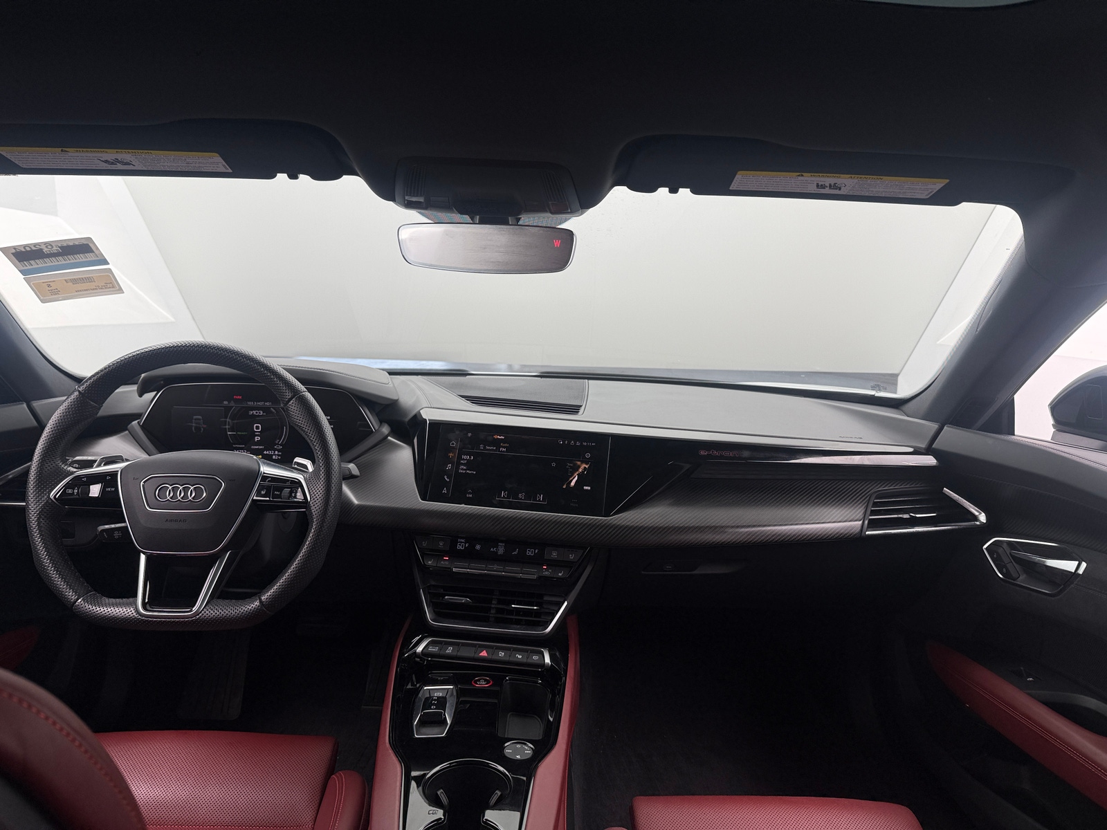 Thumbnail: 2023 Audi e-tron GT - 2
