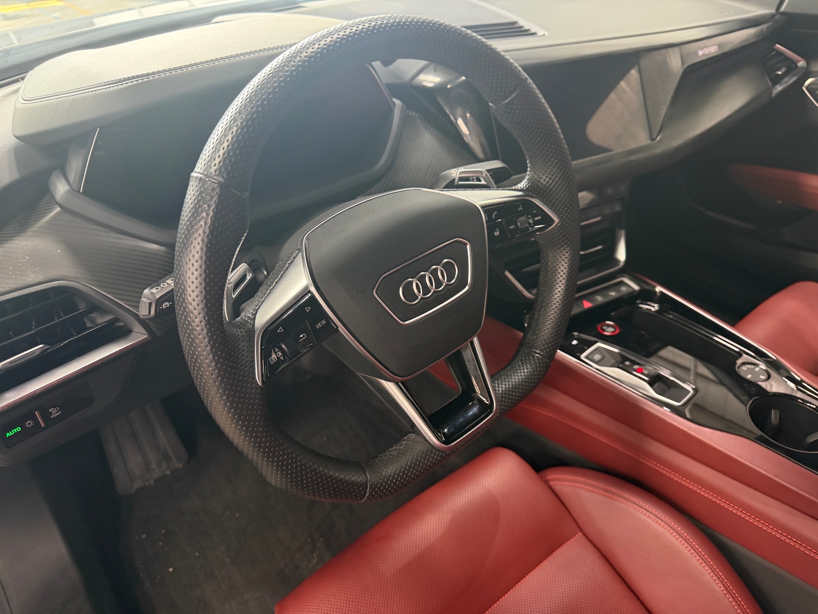 Thumbnail: 2023 Audi e-tron GT - 4