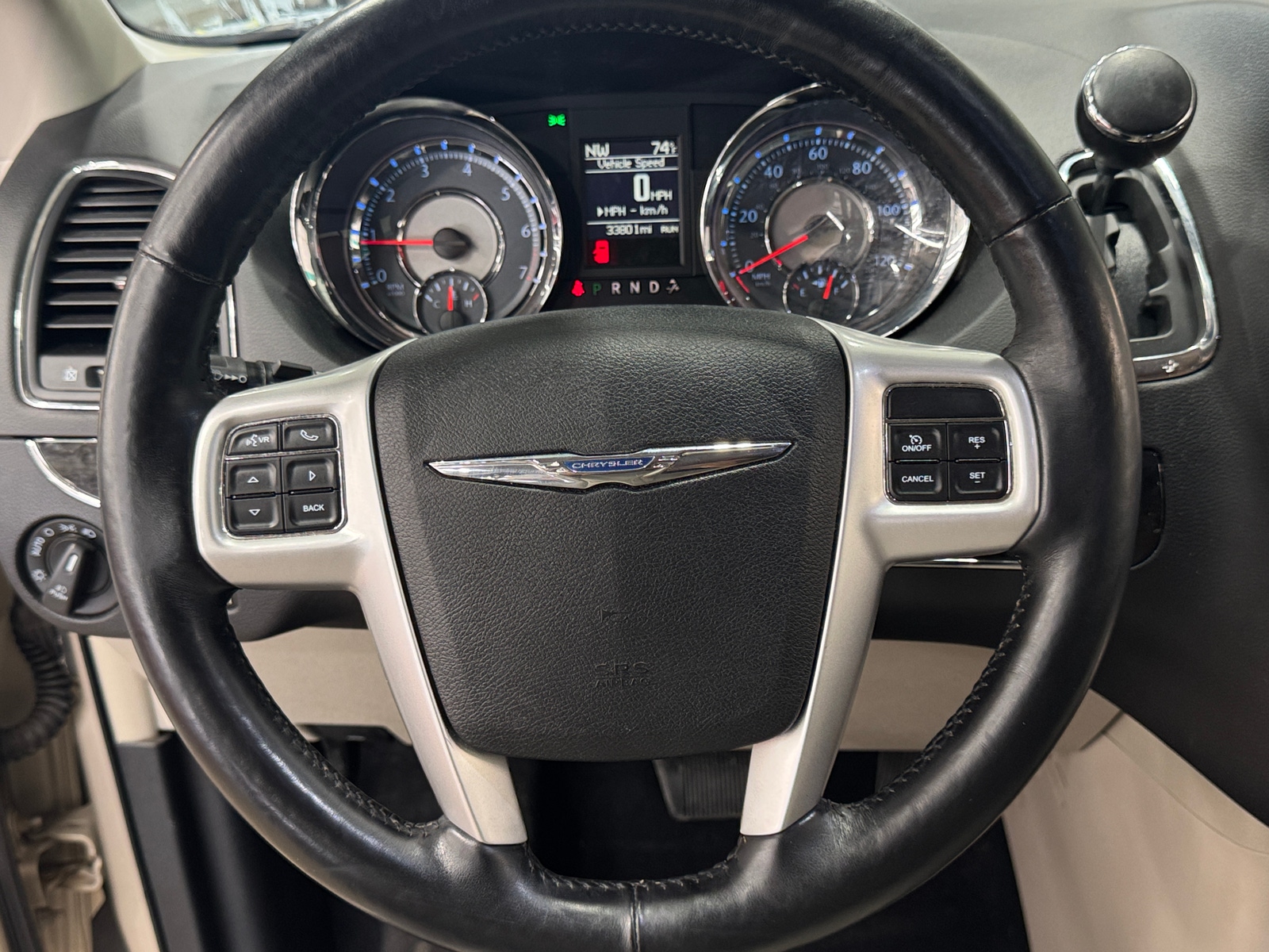 Thumbnail: 2016 Chrysler Town & Country - 5