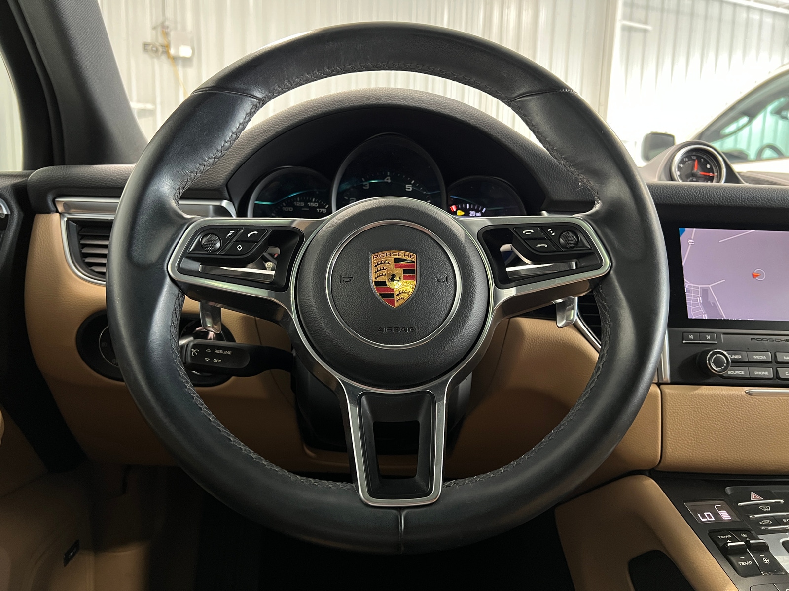 Thumbnail: 2018 Porsche Macan - 4