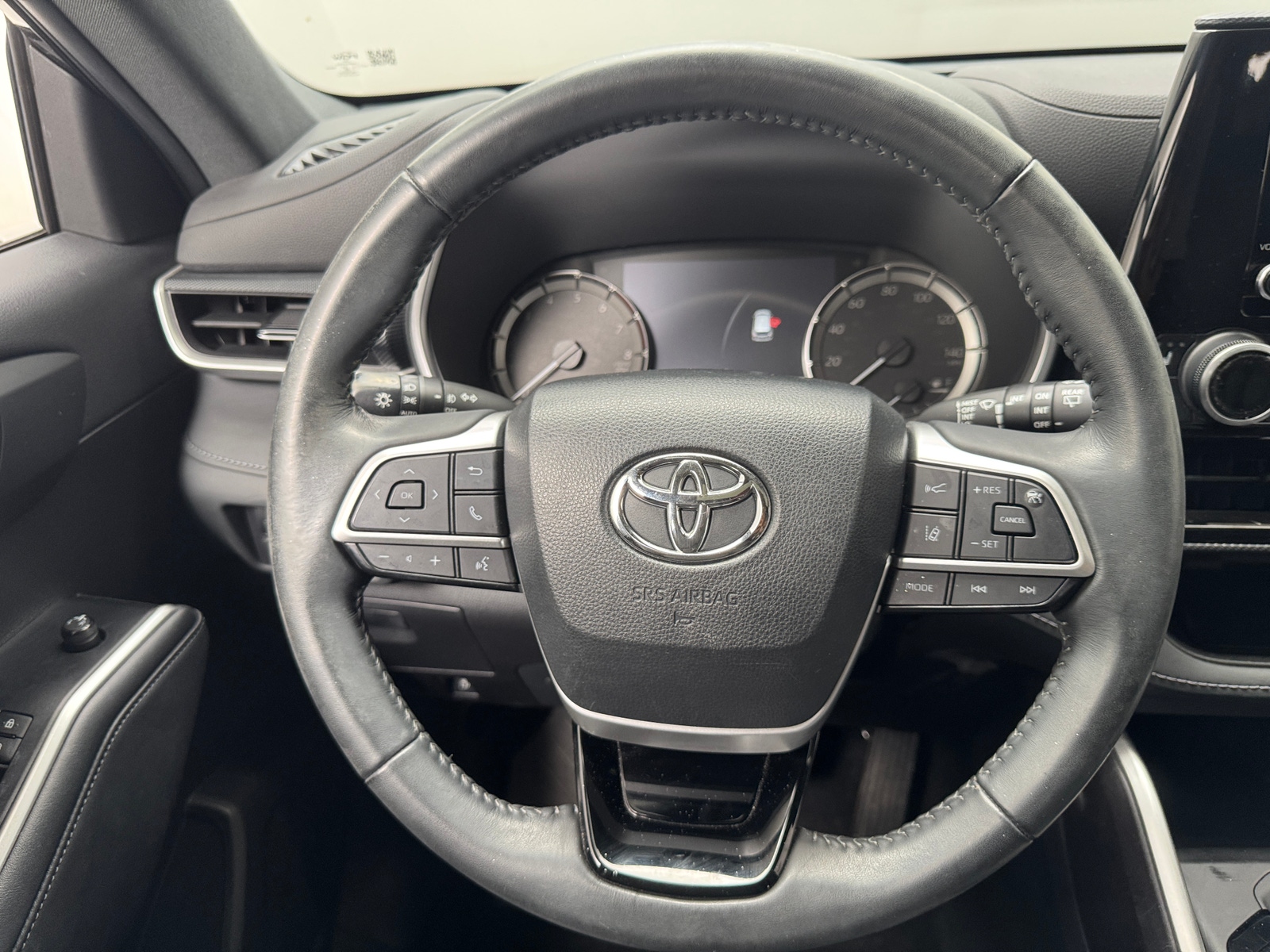 Thumbnail: 2023 Toyota Highlander - 5