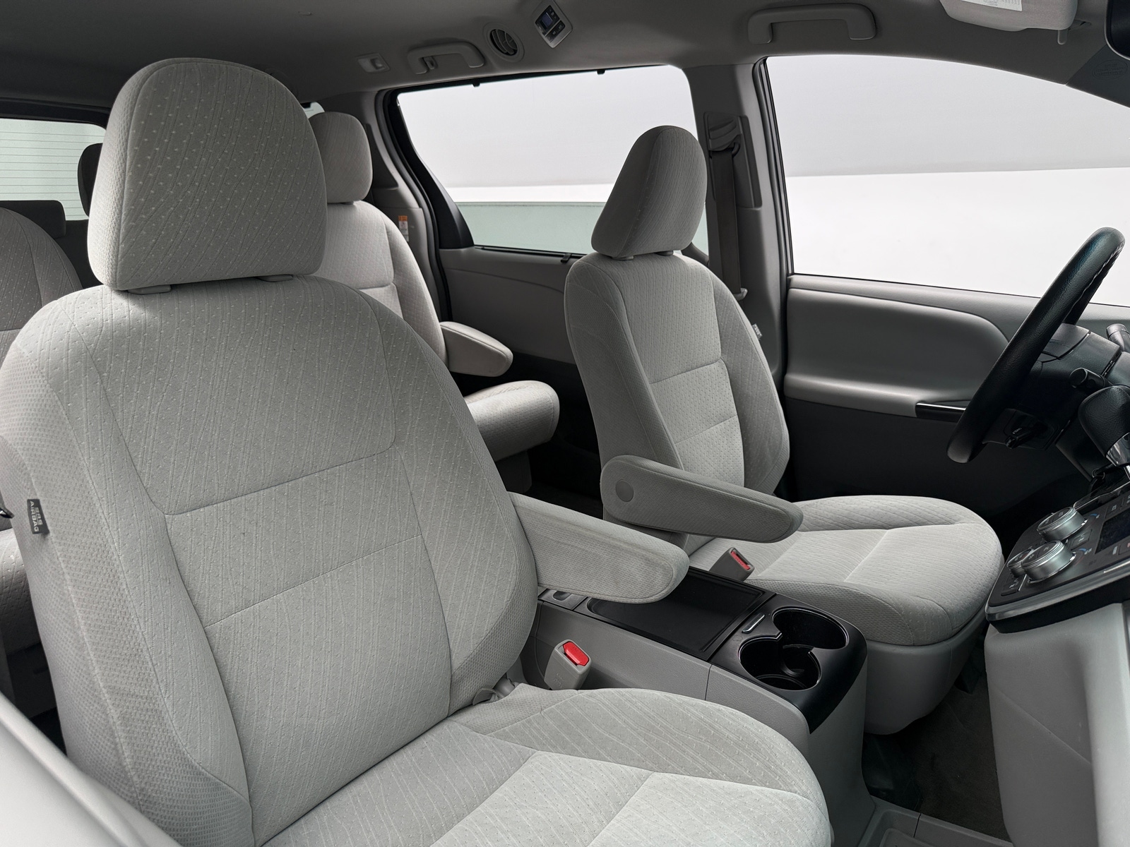 Thumbnail: 2017 Toyota Sienna - 2
