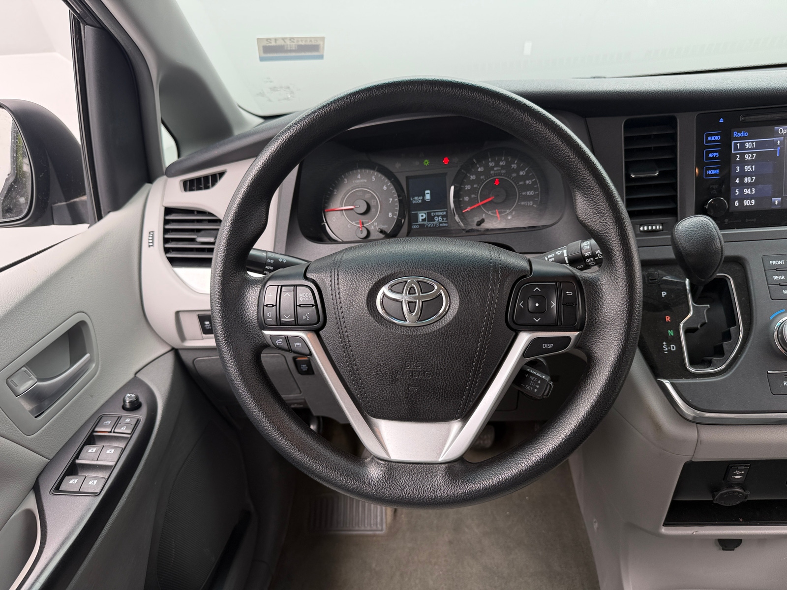 Thumbnail: 2017 Toyota Sienna - 5