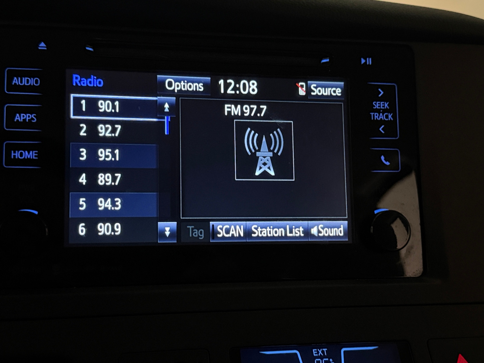 Thumbnail: 2017 Toyota Sienna - 4