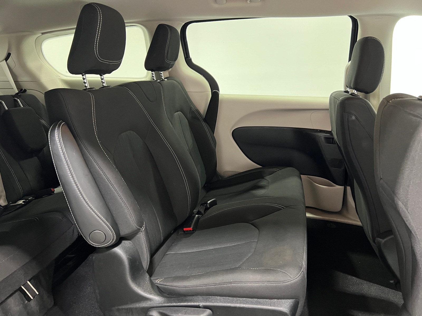 Thumbnail: 2020 Chrysler Voyager - 6
