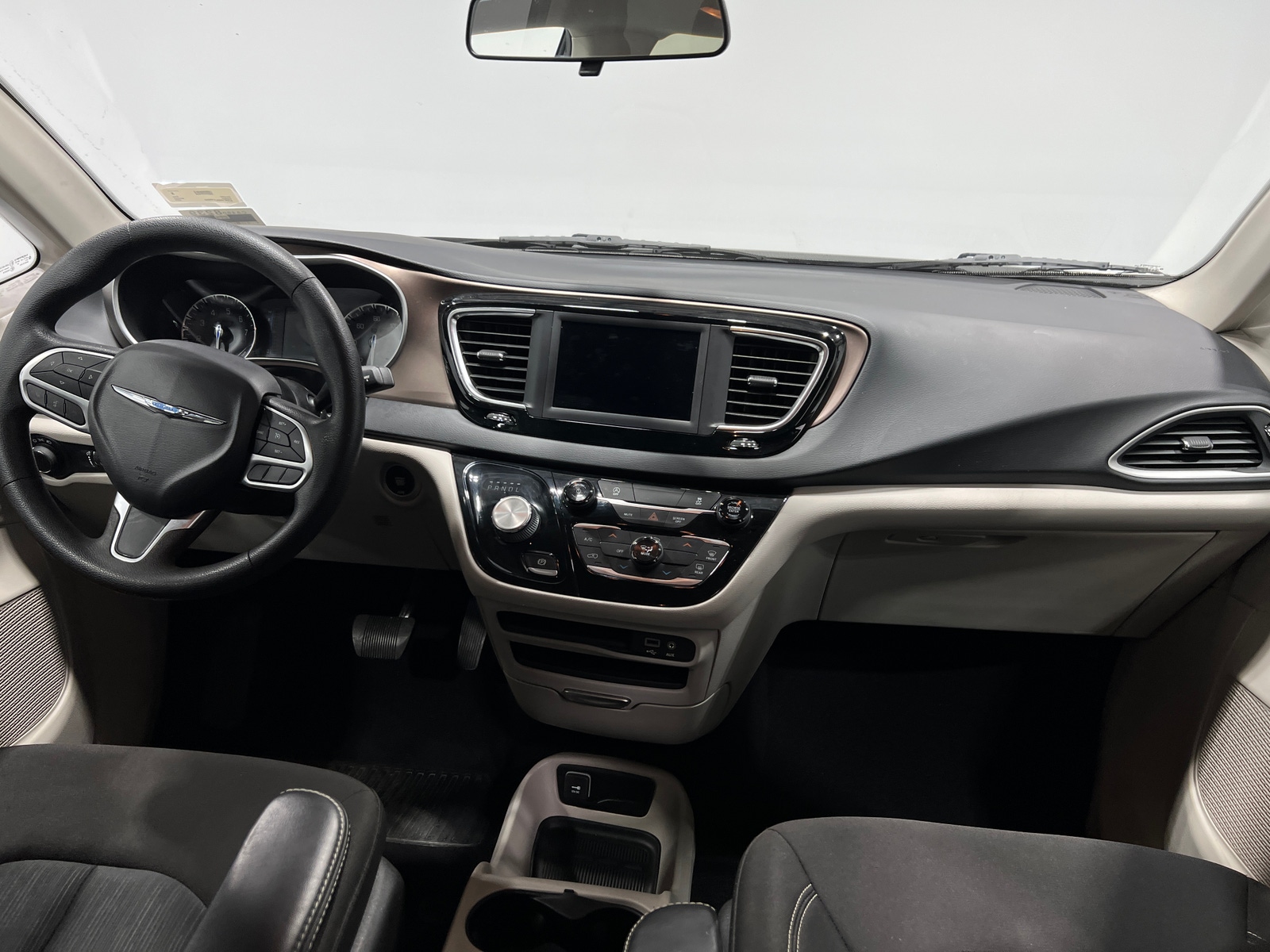 Thumbnail: 2020 Chrysler Voyager - 3