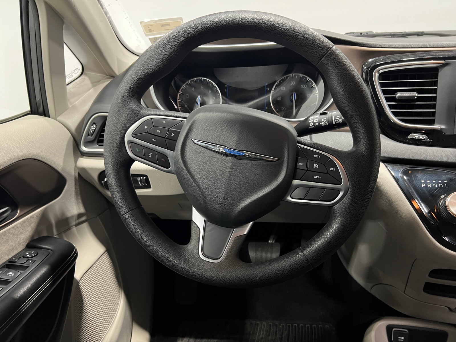 Thumbnail: 2020 Chrysler Voyager - 5