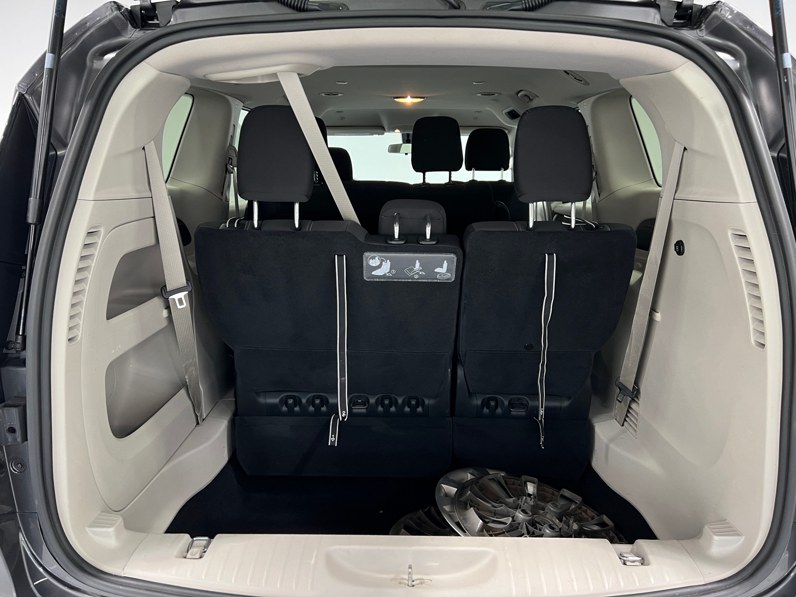 Thumbnail: 2020 Chrysler Voyager - 7