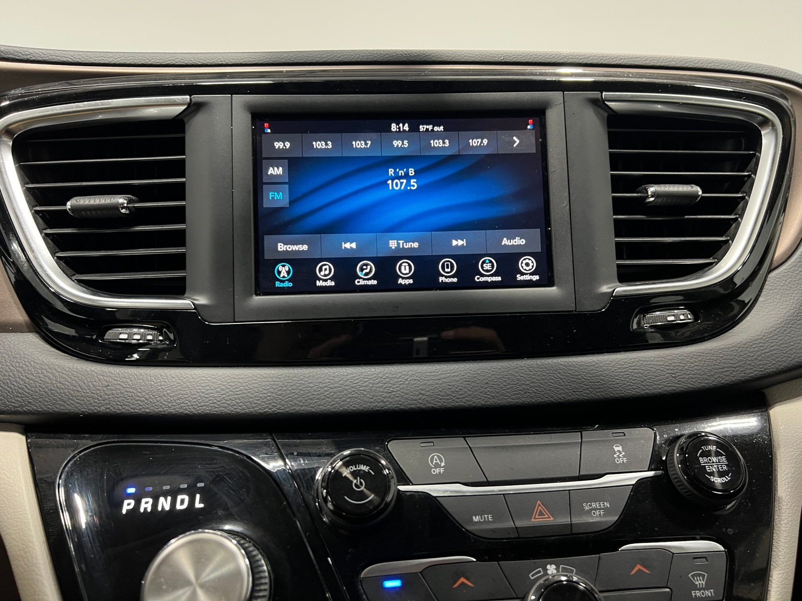 Thumbnail: 2020 Chrysler Voyager - 4