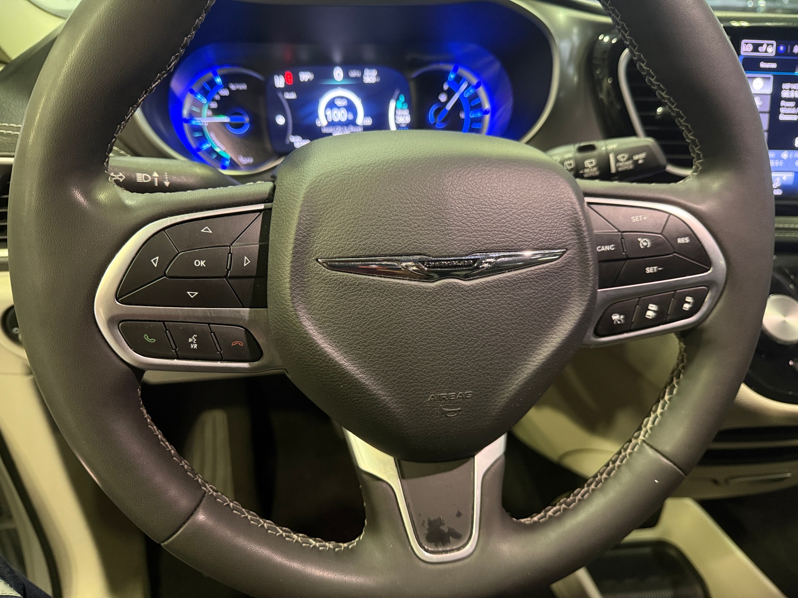 Thumbnail: 2024 Chrysler Pacifica - 4