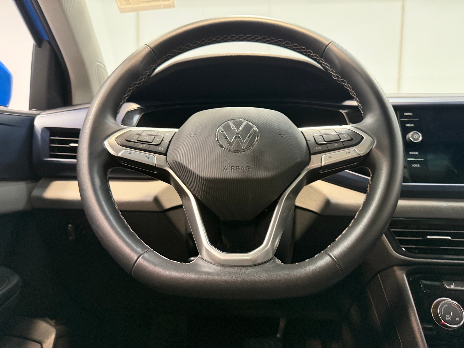 Thumbnail: 2023 Volkswagen Taos - 4