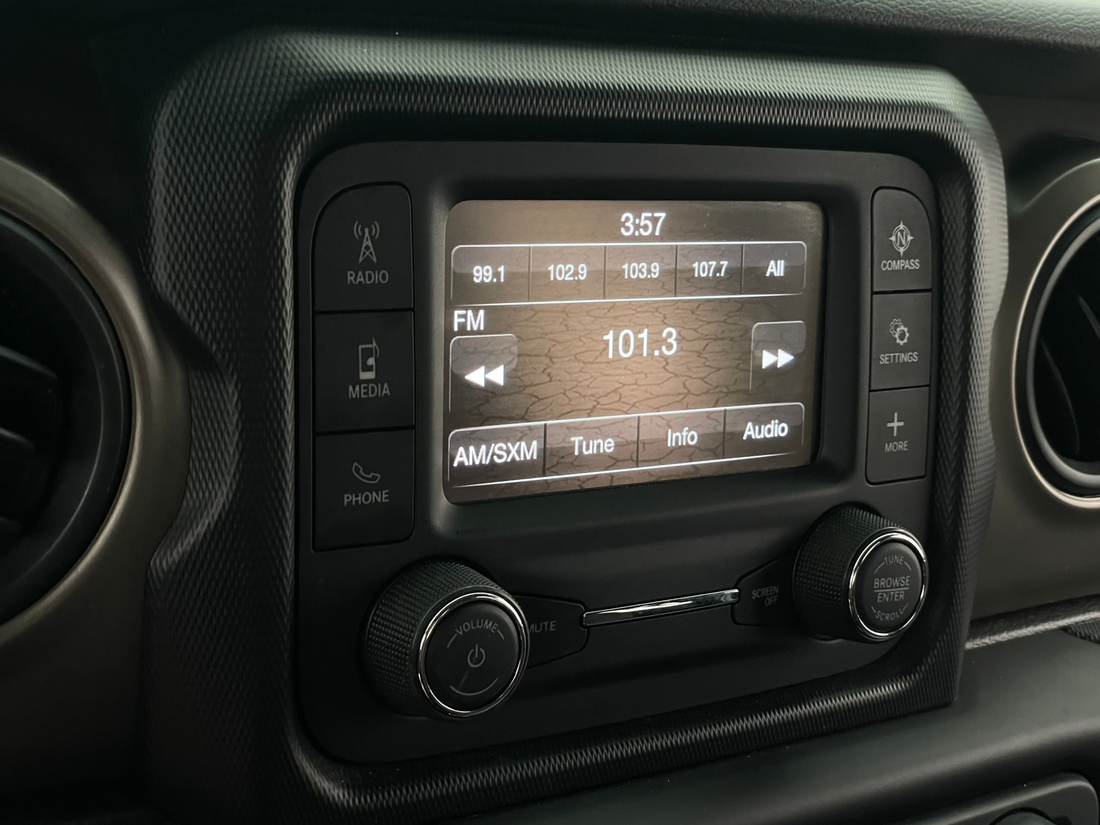 Thumbnail: 2021 Jeep Gladiator - 4