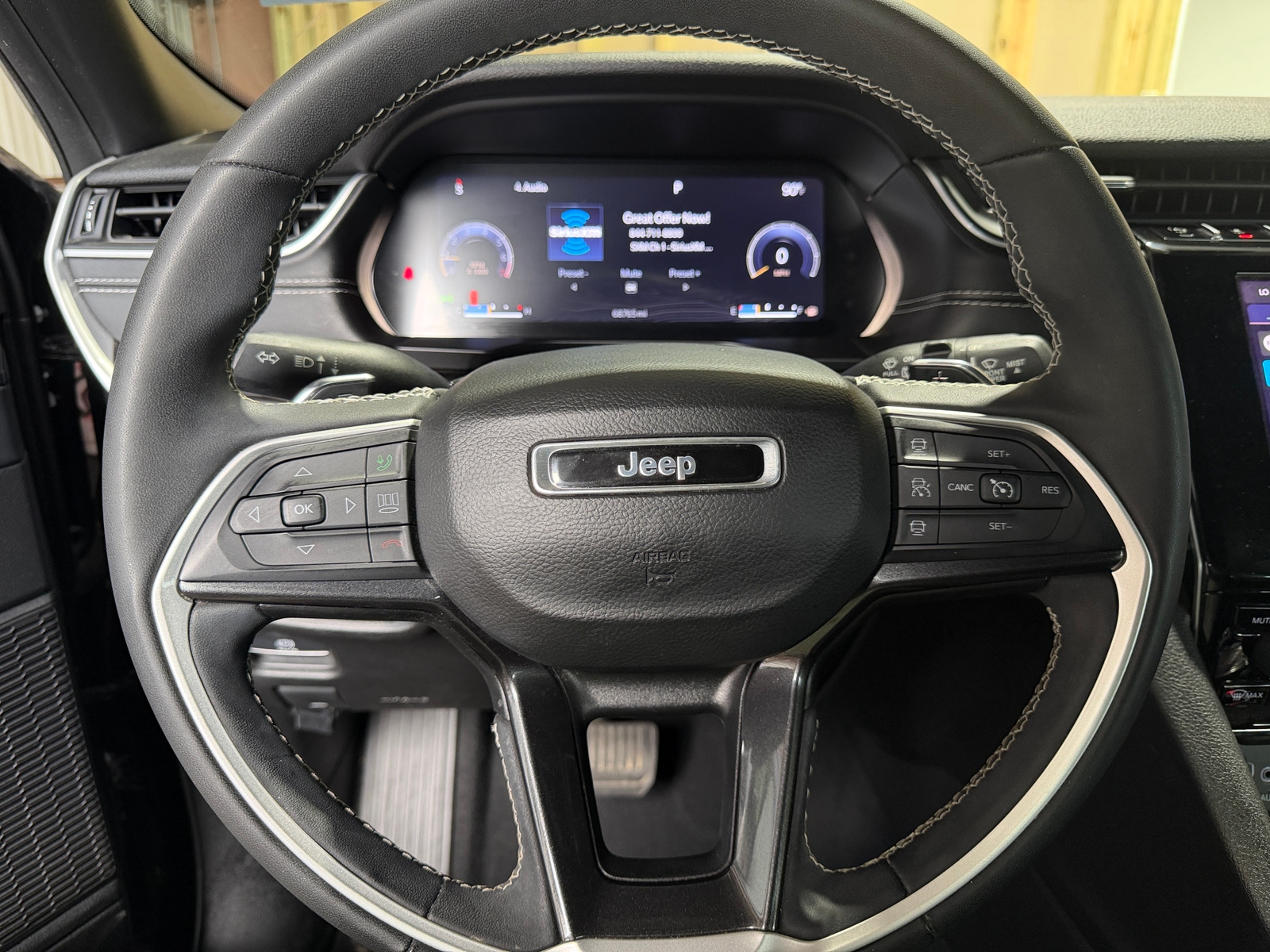 Thumbnail: 2023 Jeep Grand Cherokee L - 4