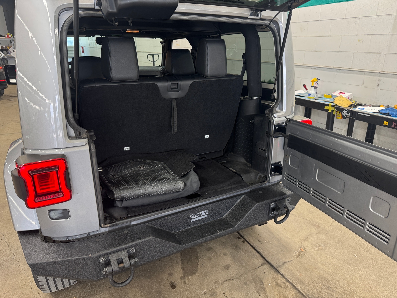 Thumbnail: 2015 Jeep Wrangler - 6