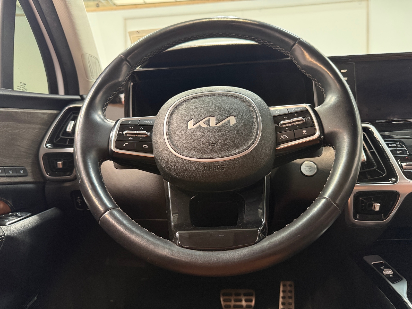 Thumbnail: 2022 Kia Sorento - 4
