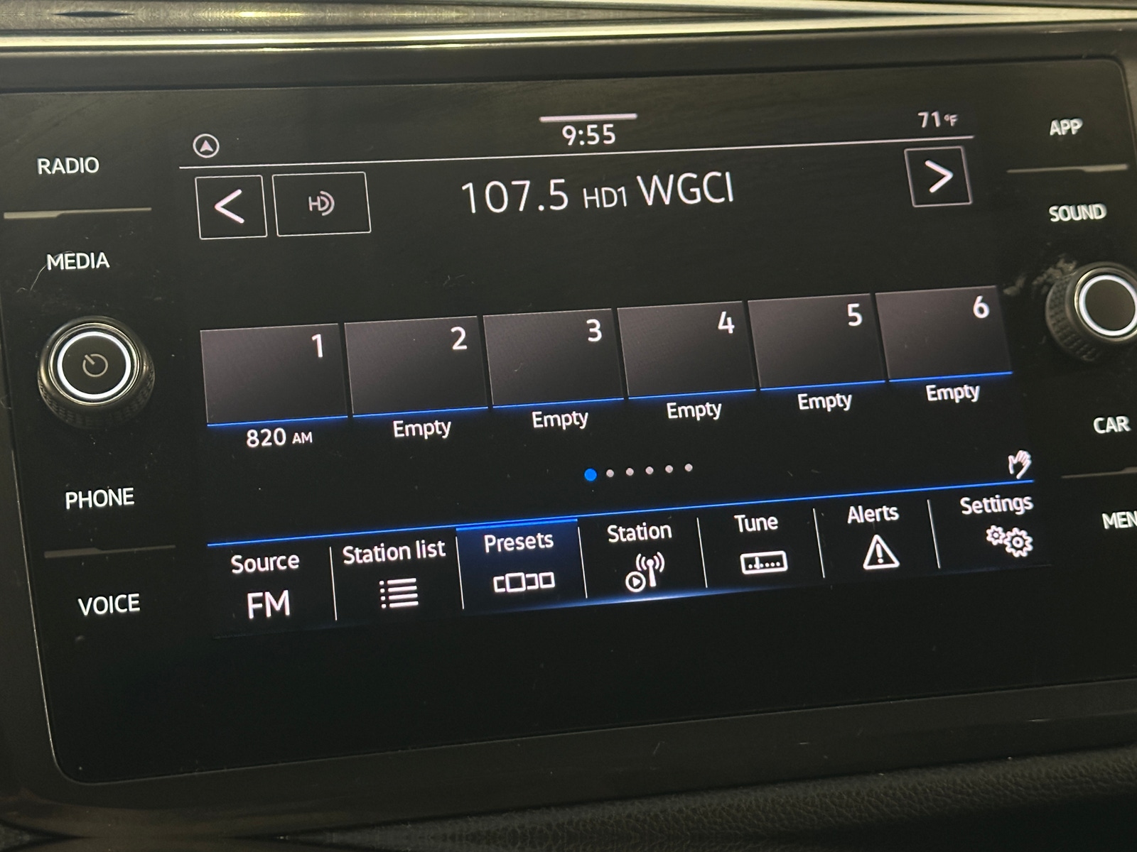 Thumbnail: 2021 Volkswagen Tiguan - 4