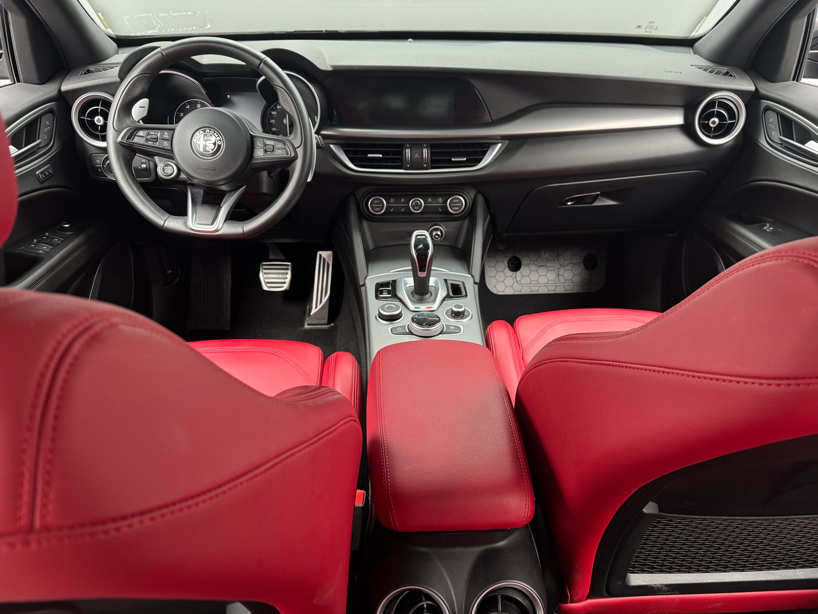Thumbnail: 2023 Alfa Romeo Stelvio - 2