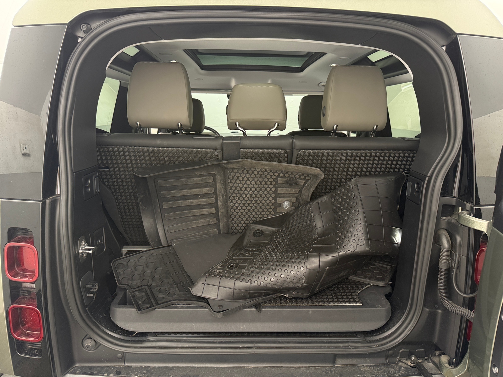 Thumbnail: 2025 Land Rover Defender - 5
