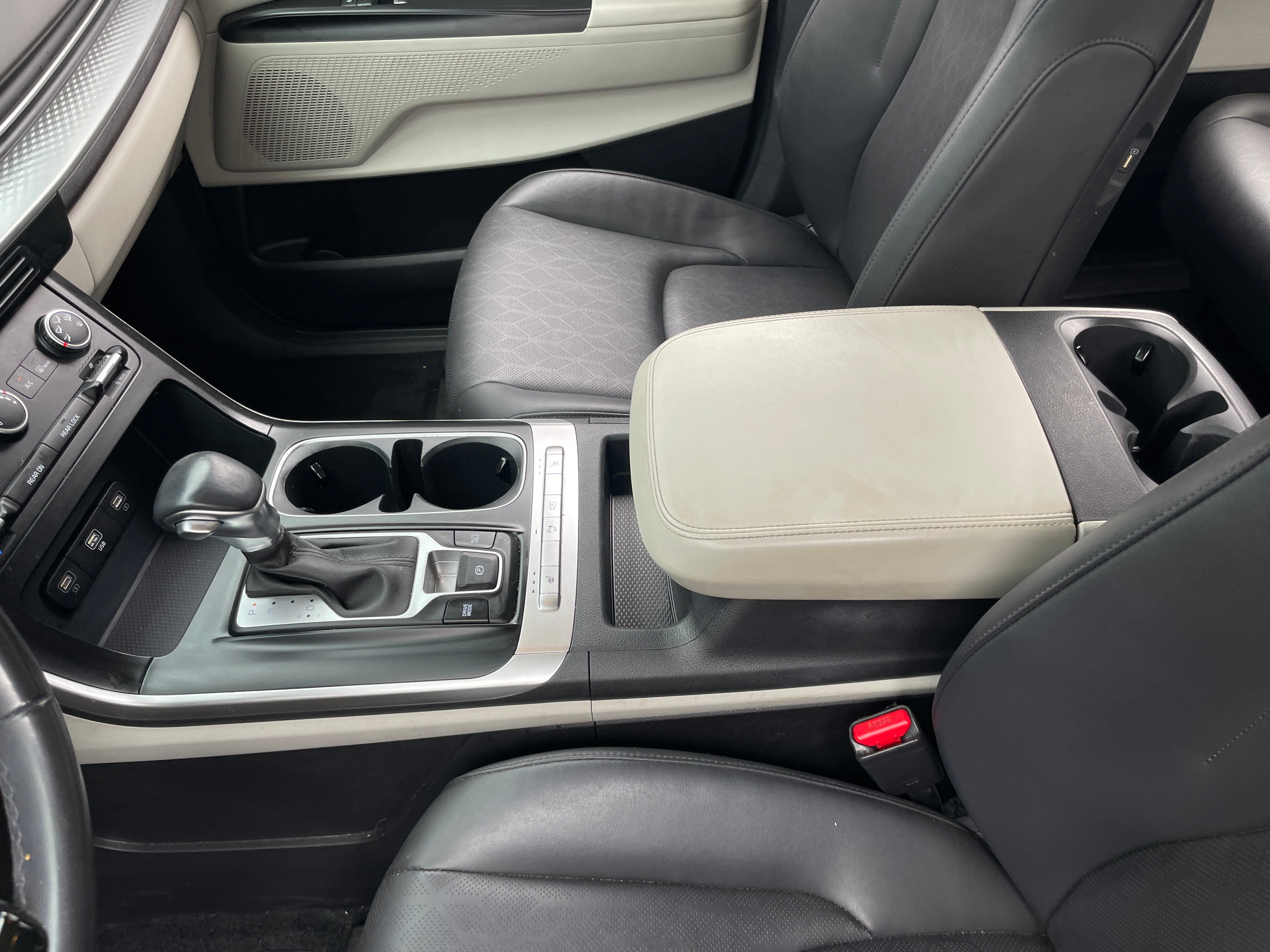 2024 Kia Carnival LX Seat Pkg - Photo 2