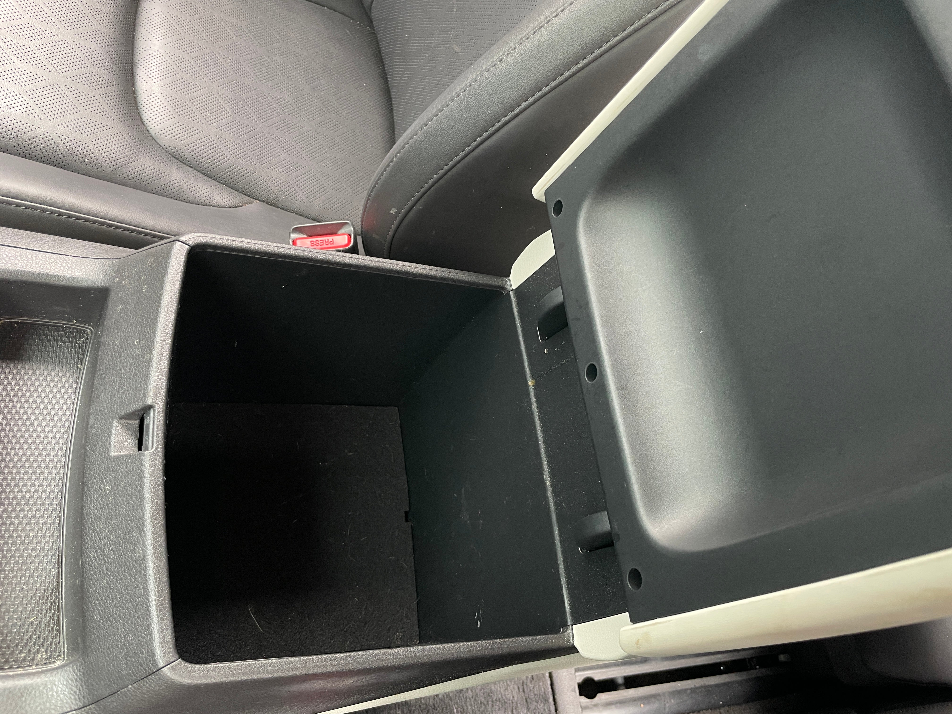 2024 Kia Carnival LX Seat Pkg - Photo 15