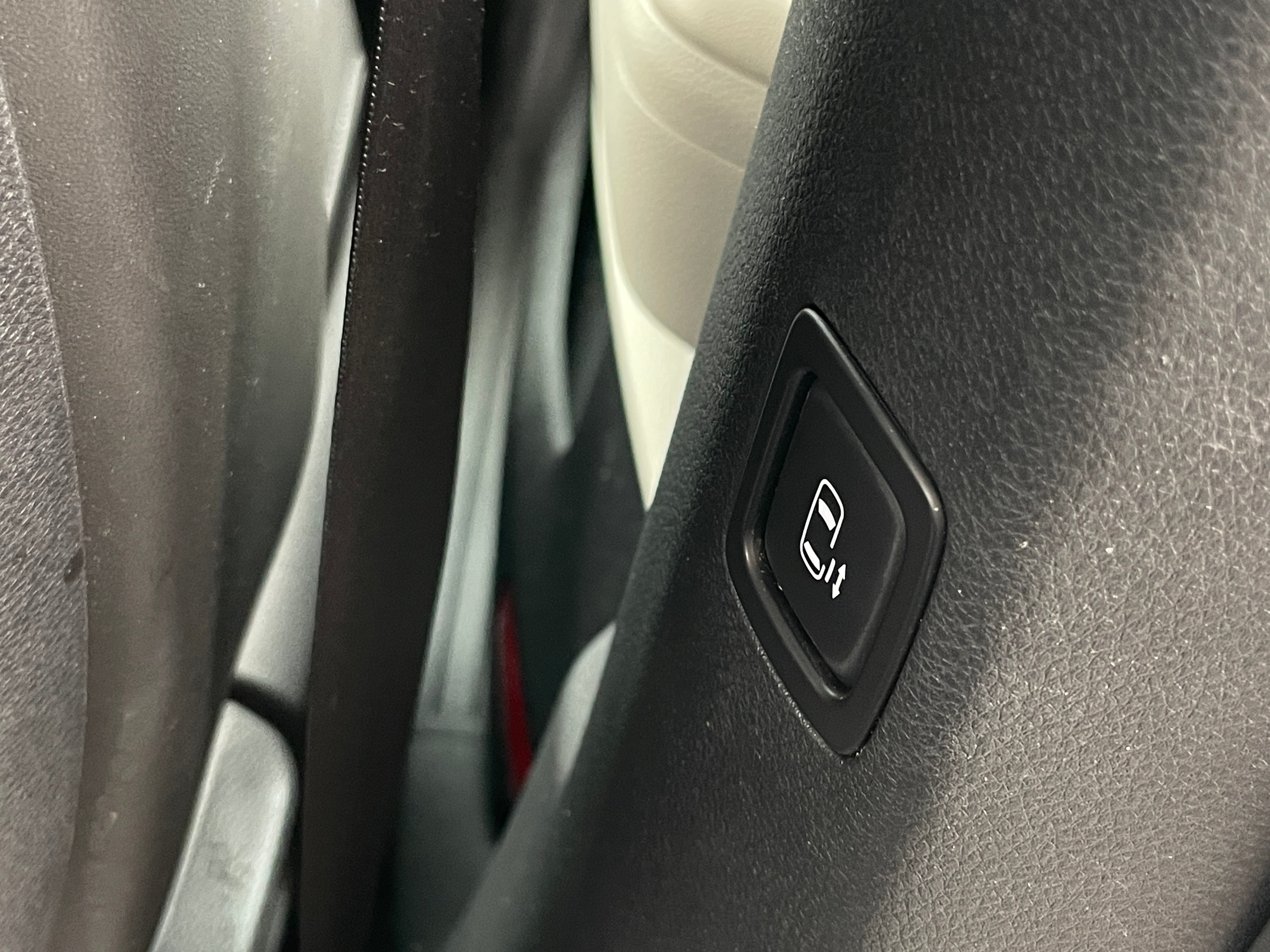 2024 Kia Carnival LX Seat Pkg - Photo 19