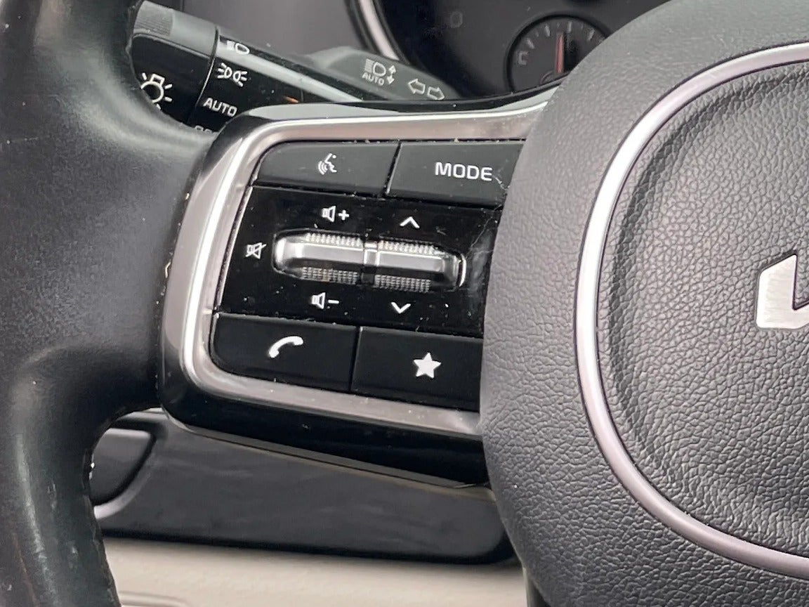 2024 Kia Carnival LX Seat Pkg - Photo 17