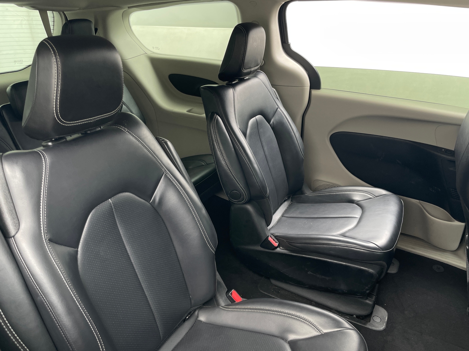 Thumbnail: 2023 Chrysler Pacifica - 5