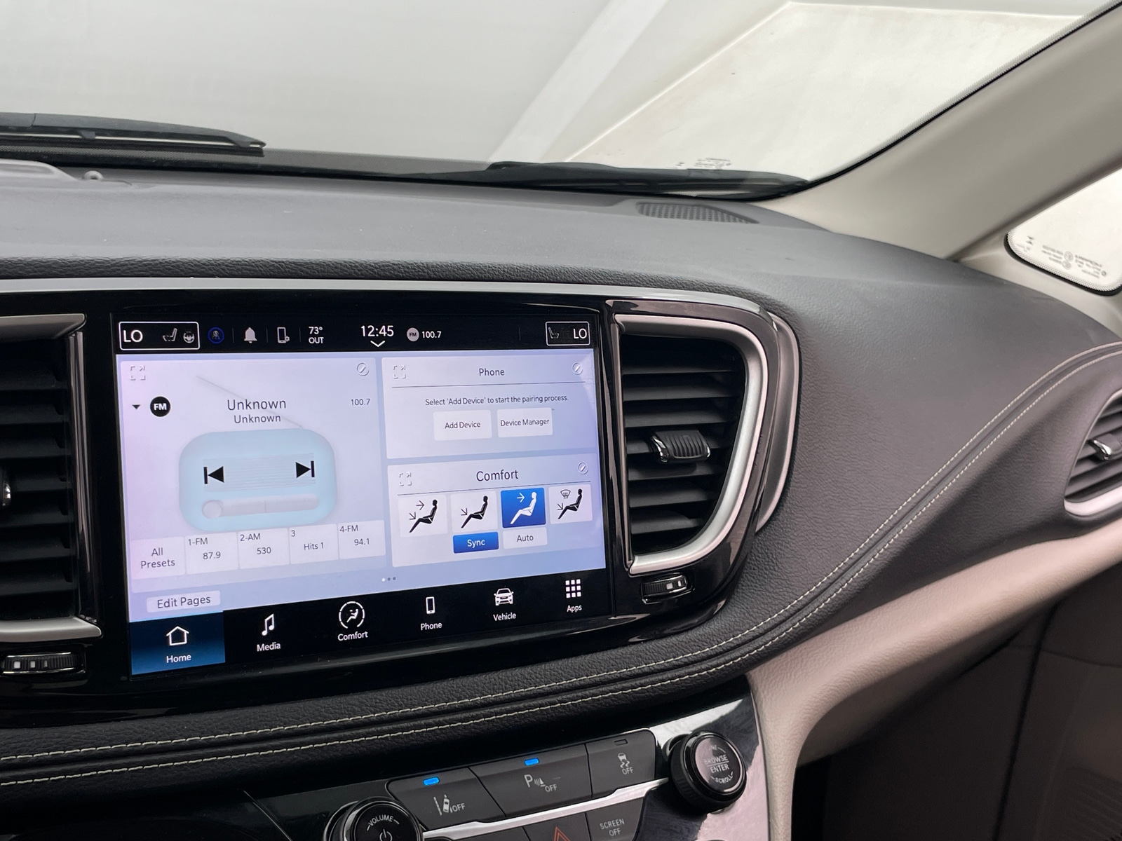 Thumbnail: 2023 Chrysler Pacifica - 3