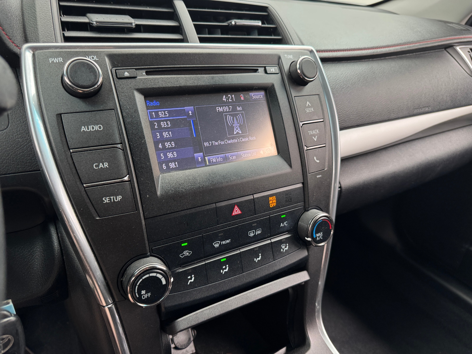 Thumbnail: 2016 Toyota Camry - 4