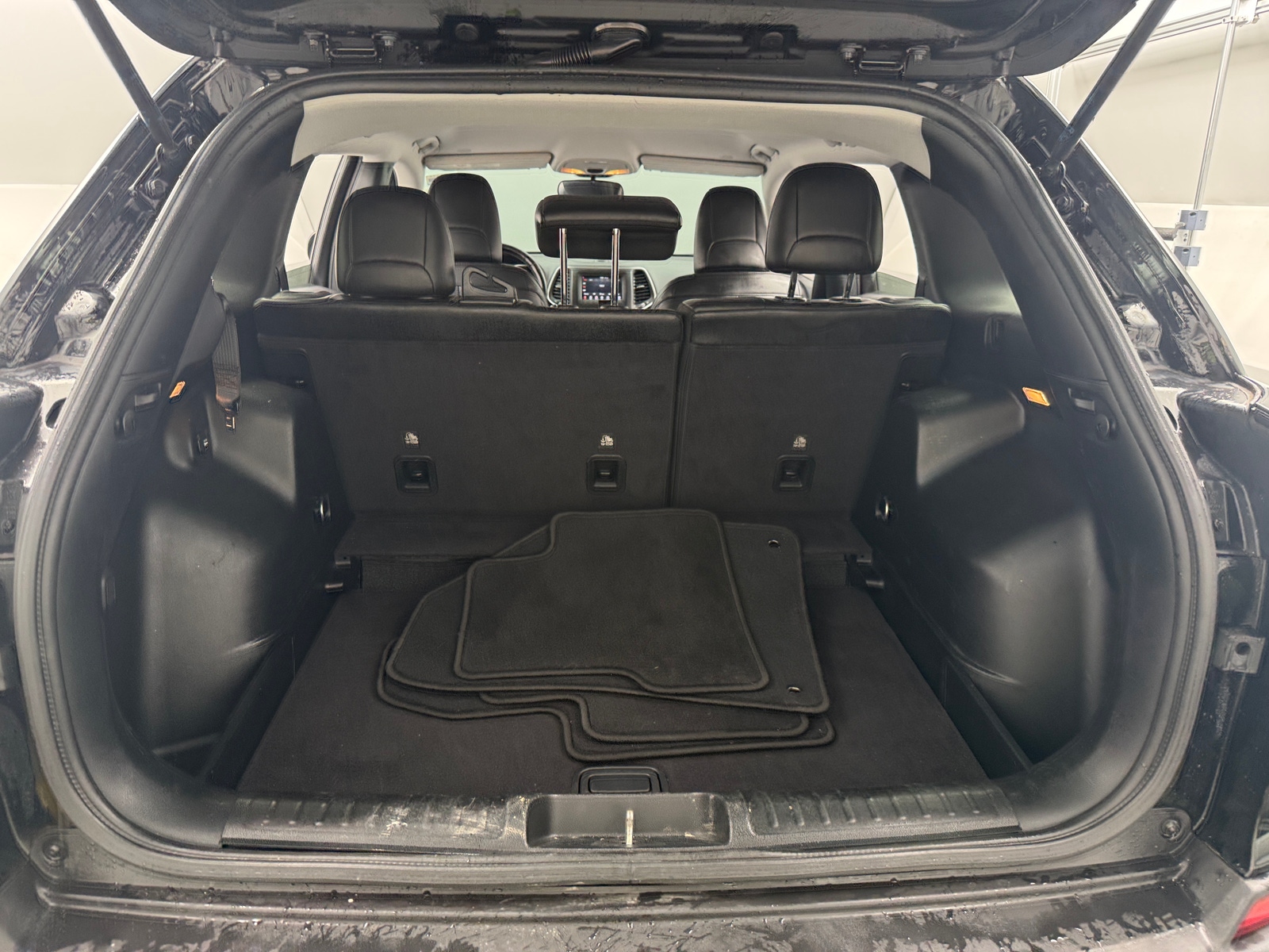 Thumbnail: 2020 Jeep Cherokee - 7