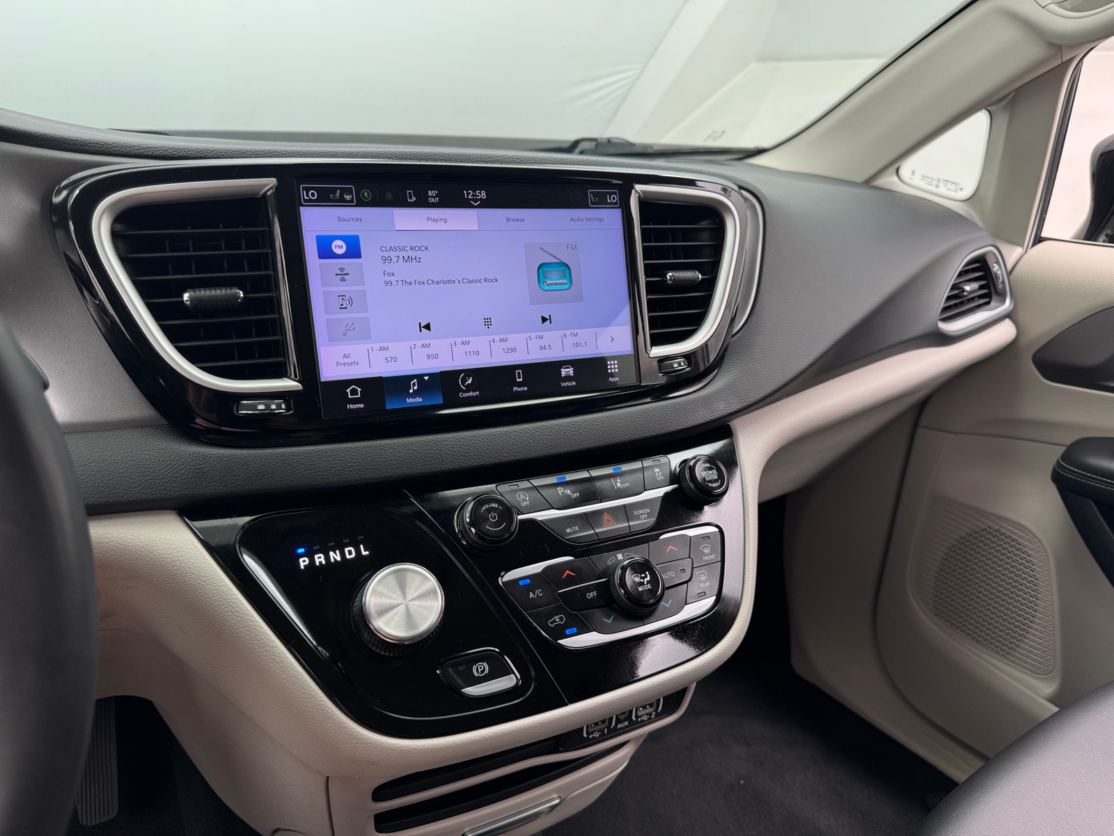 Thumbnail: 2024 Chrysler Pacifica - 3