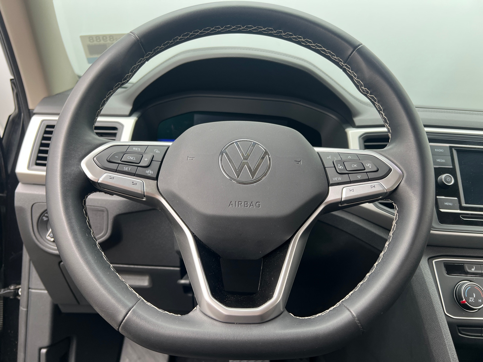 Thumbnail: 2023 Volkswagen Atlas - 4