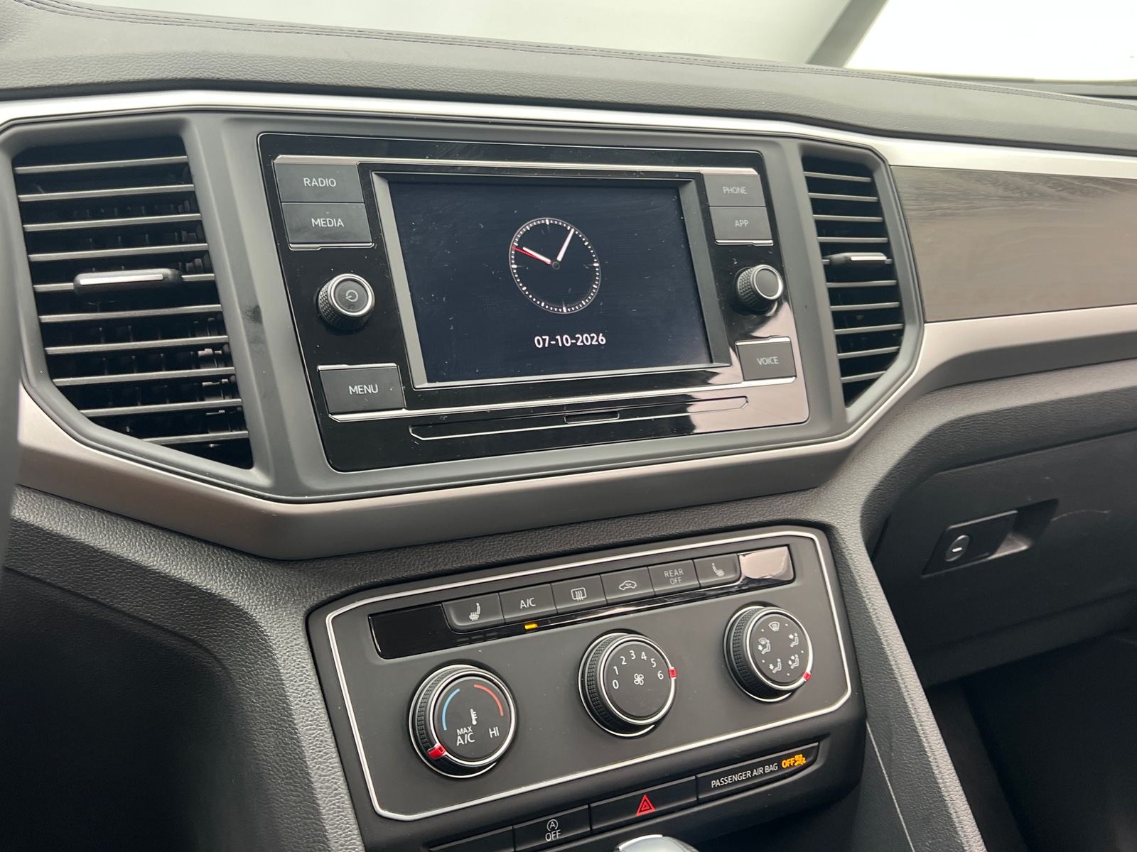 Thumbnail: 2023 Volkswagen Atlas - 3