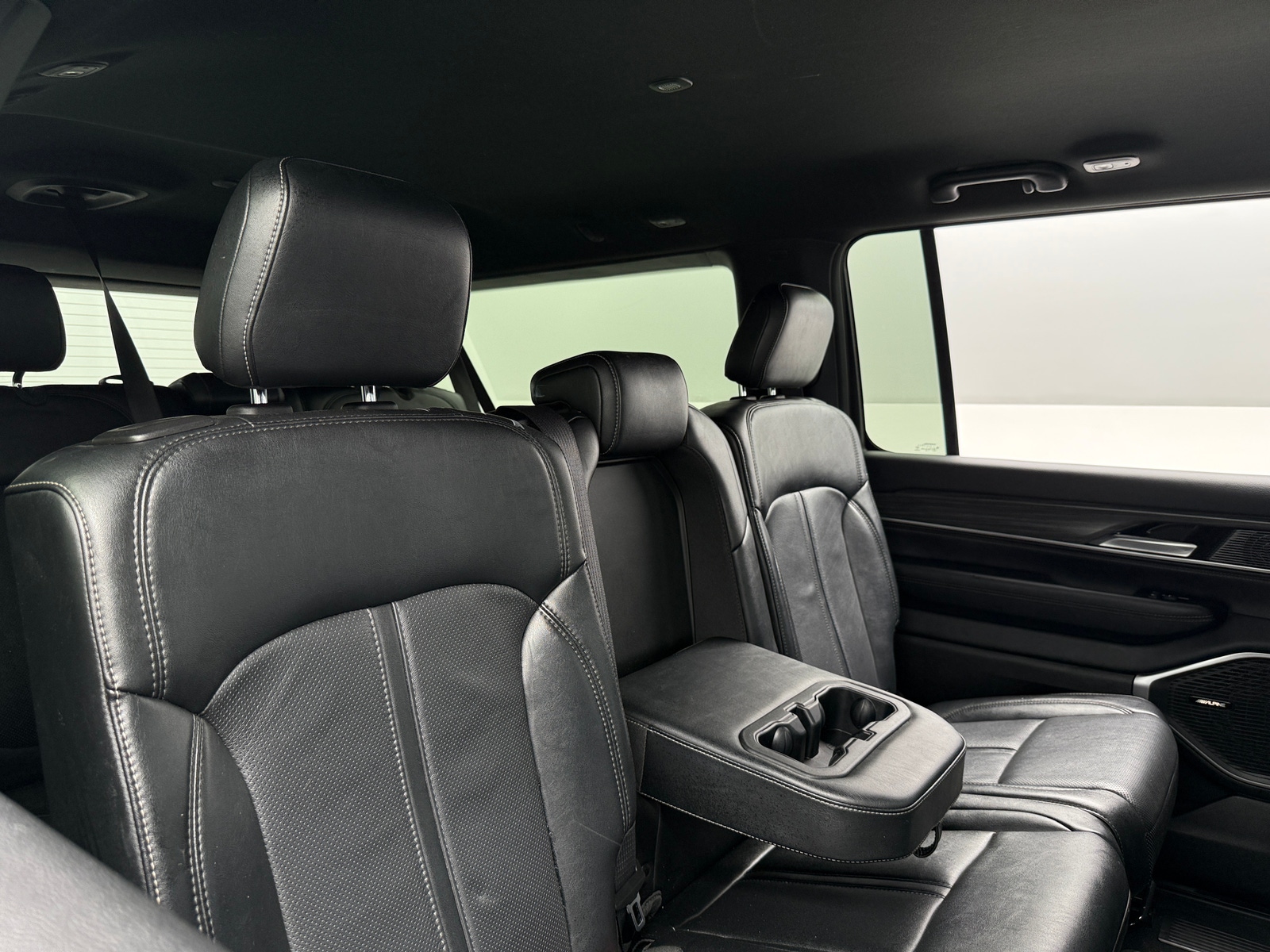 Thumbnail: 2024 Jeep Wagoneer - 5