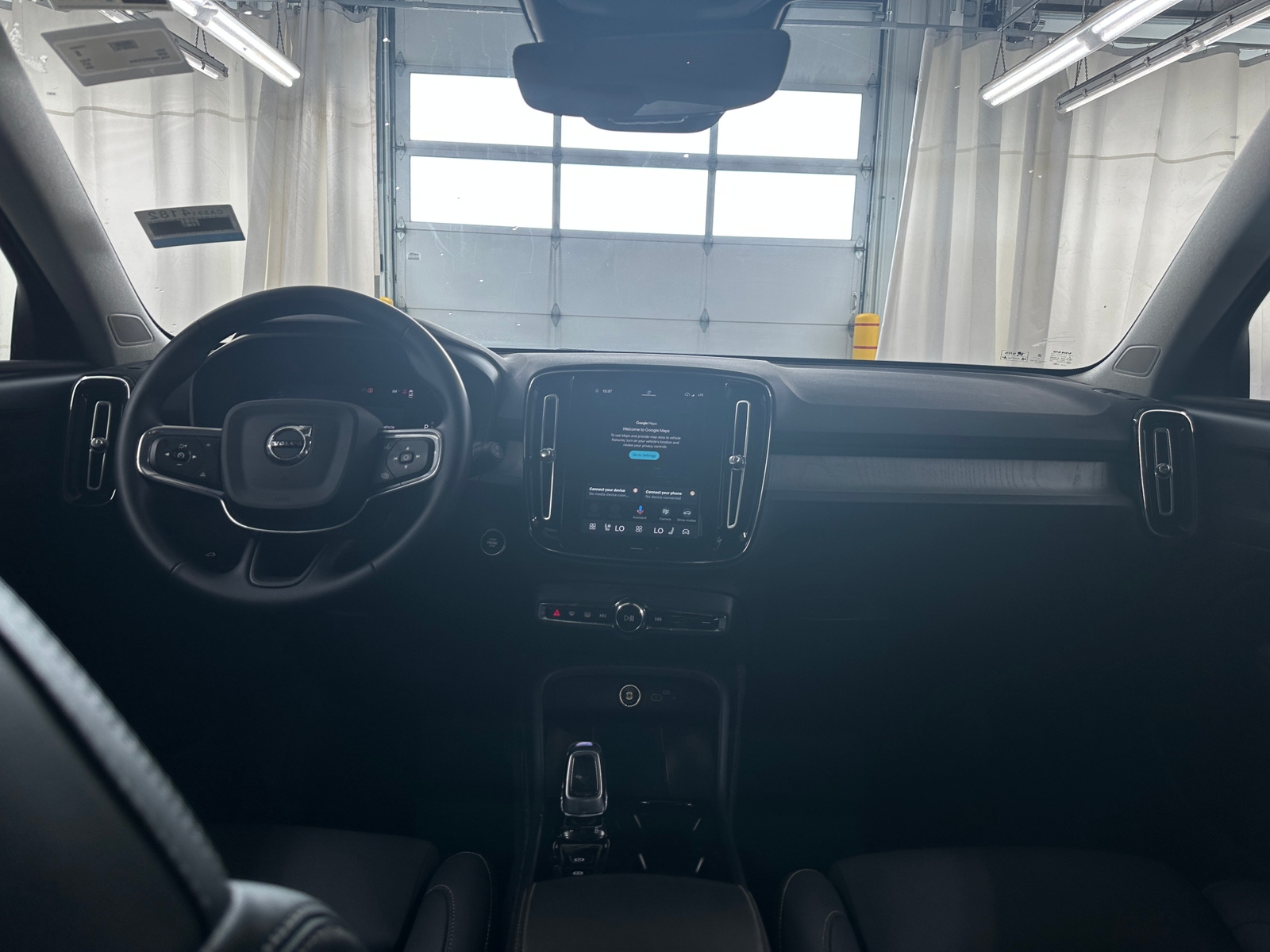 Thumbnail: 2026 Volvo XC40 - 2