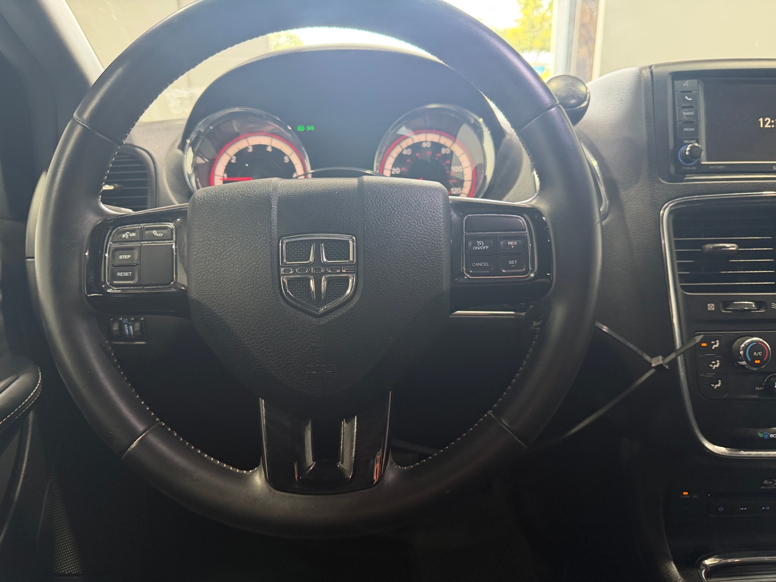Thumbnail: 2016 Dodge Grand Caravan - 4