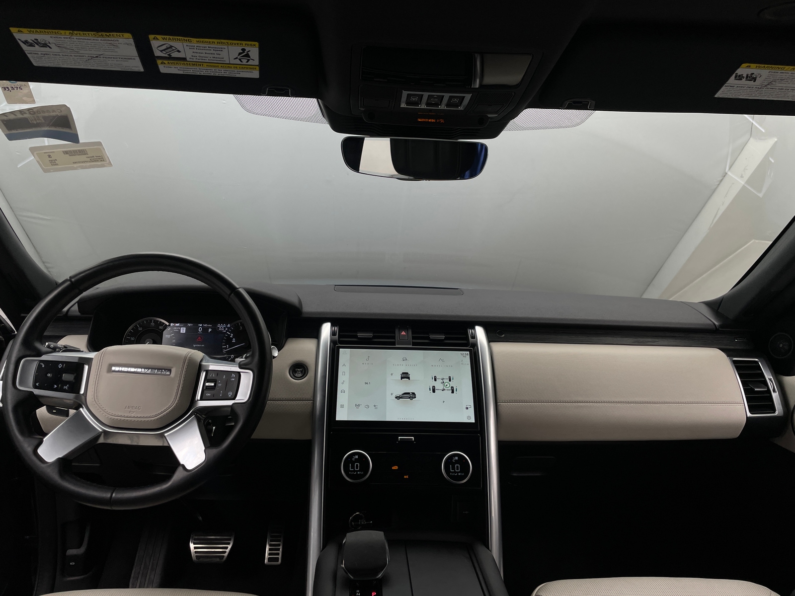 Thumbnail: 2023 Land Rover Discovery - 2