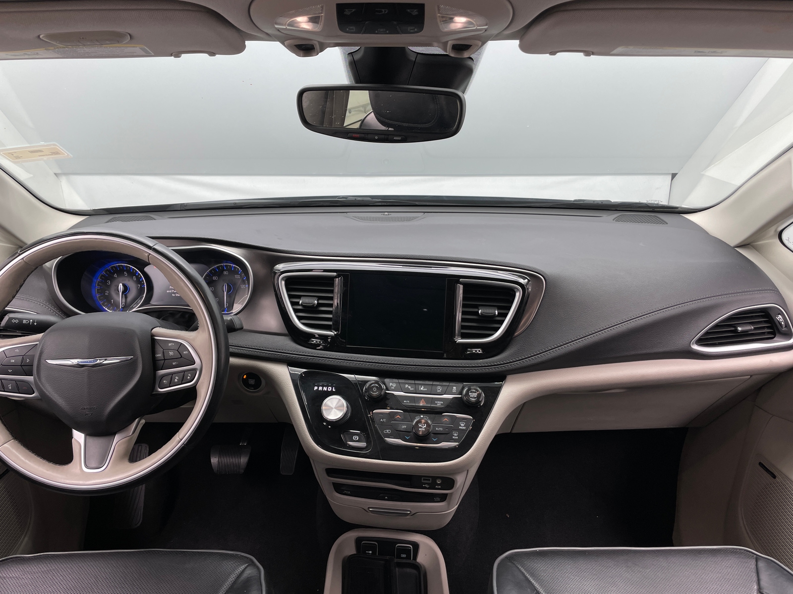 Thumbnail: 2018 Chrysler Pacifica - 3